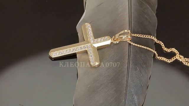 Стильный кулон - крестик с фианитами, покрытые золотом смотреть онлайн