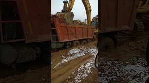 Учитесь ездить на самосвале!