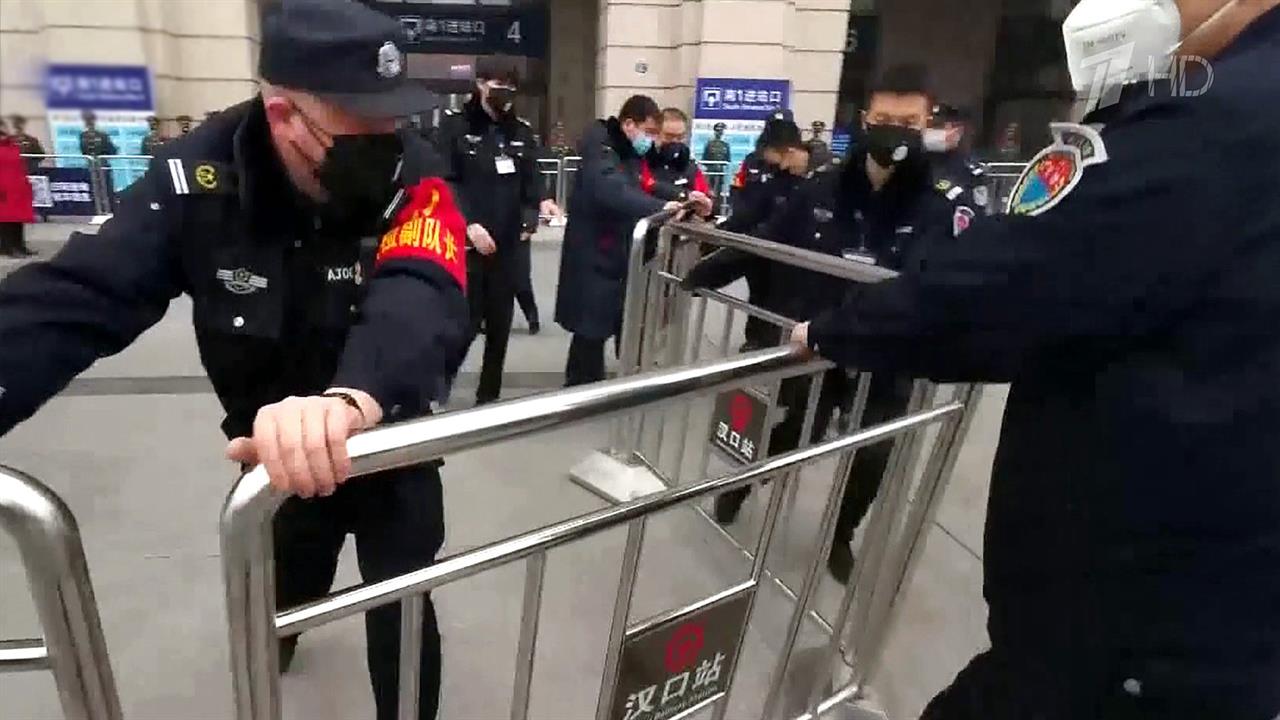 Ухань город в китае и коронавирус. Китай люди на улице. Город ухань китай. China covid lockdown. Китай люди.