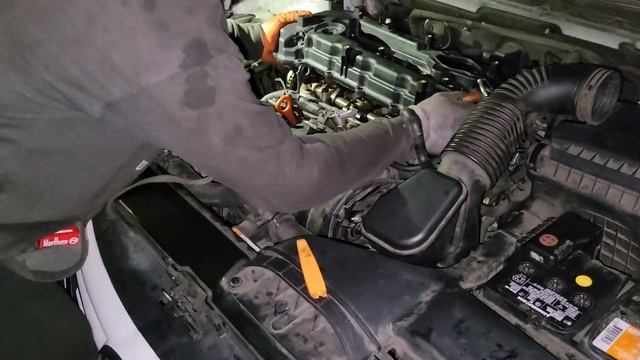Ремонт машины в США своими руками. Замена клапанной крышки Hyundai sonata 2014 2.4 GTI. смотреть онлайн