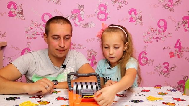 НОВЫЙ МЫШЕЛОВКА ЧЕЛЛЕНДЖ с СОФИ Кто быстрее съест сыр? смотреть онлайн