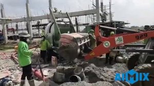 Бетономешалка с насосом на работе