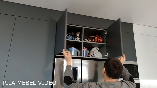 Кухня хайтек в отличных материалах !!! Минимализм. Потолок от мебели.