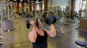 Жим Арнольда. Техника выполнения