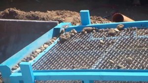 Самодельное вибросито. Песок 0-5 мм.; гравий 5-25 мм.; 25-... мм. Vibrating screen.
