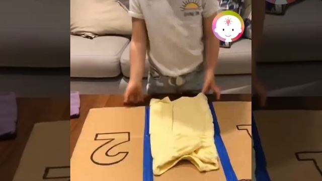 Как научить малышей складывать свои вещи