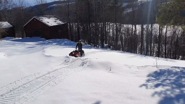 Yamaha Enticer 340 climbing huge hill!!!! смотреть онлайн