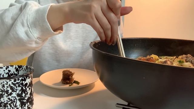 ENG) vlog. January moments✦ 러그 사고 순대볶음 해먹고 머리 하고. 1월의 날들 смотреть онлайн