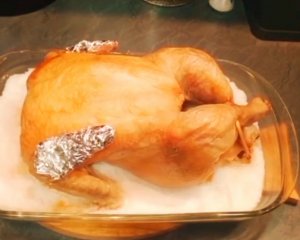 Курица в духовке на подушке из соли