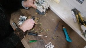 МЕДЬ,ЛАТУНЬ,СЕРЕБРО В МАГНИТНОМ ПУСКАТЕЛЕ.ПОИСК МЕДИ И ЛАТУНИ.СЕРЕБРО В ЛАТУННЫХ И МЕДНЫХ КОНТАКТАХ