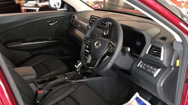 Autovillage: SsangYong Tivoli Ultimate - 2020, Cherry Red смотреть онлайн