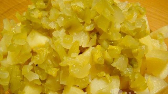 Салат из копченой рыбы и картофеля