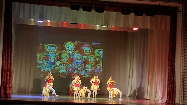 Акробатический номер "Матрешки"
