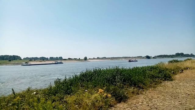 Место, где Рейн, переходит в Ваал. Мыс Паннерден. смотреть онлайн