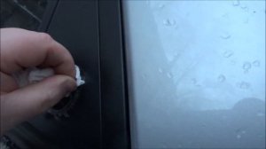 логотип на двери автомобиля