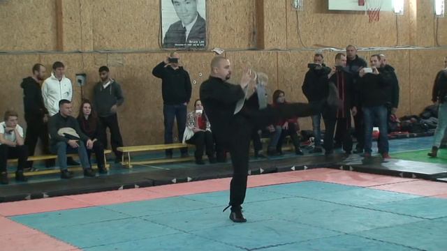 Вин Чунь кунфу, работа с мечами бабочками.