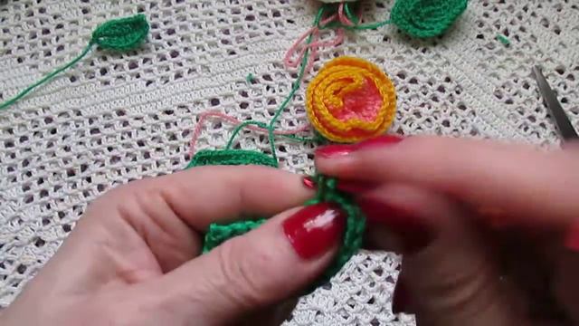 Школа вязания: как связать листья розы крючком