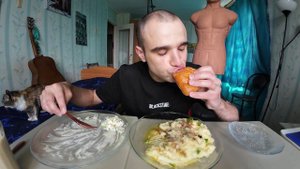 МУКБАНГ НАРЕЗКИ ЛУЧШЕЕ - ПЮРЕ С ТУШЕНКОЙ / САЛАТ ЯЙЦО С ГОРОШКОМ / ПИРОГ / Mukbang АСМР 11. 07. 2024