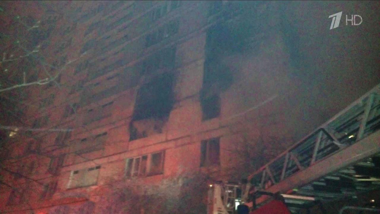 В Москве при тушении пожара, спасая людей, погиб сотрудник МЧС