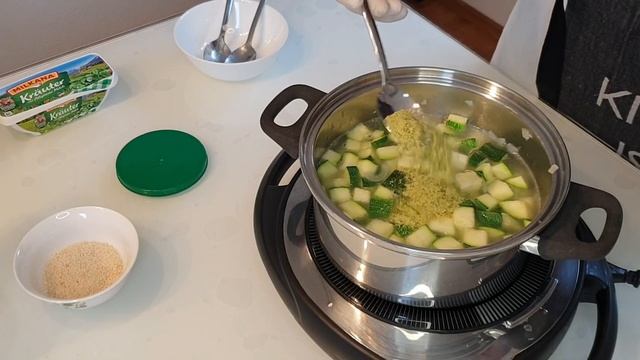 Суп пюре. Суп пюре из цукини с плавленным сыром. Вкусно, быстро! смотреть онлайн