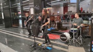 Король и Шут - Проклятый старый дом - КиШ -Песню спела в метро Москвы группа KooRagA из Крыма #metr