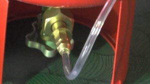 Заправка туристических газовых баллончиков.