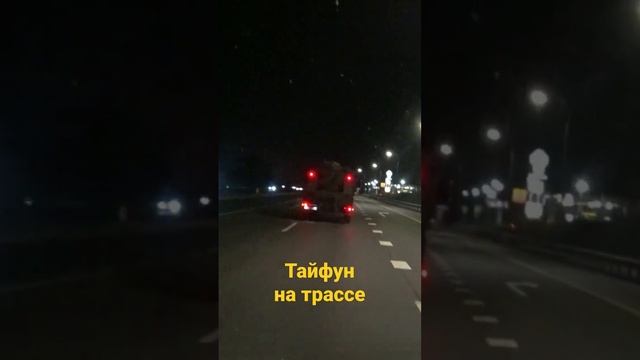 Бронеавтомобиль "Тайфун" шпарит по трассе.