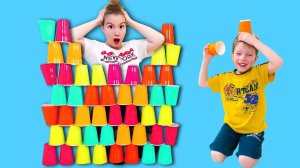 Света и Богдан построили ПИРАМИДУ из стаканчиков