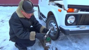 Как автомобиль поднять за переднее колесо.