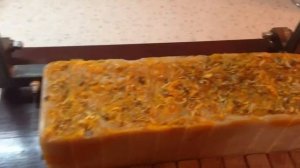 Мыло с нуля "Медовая календула". Порезка