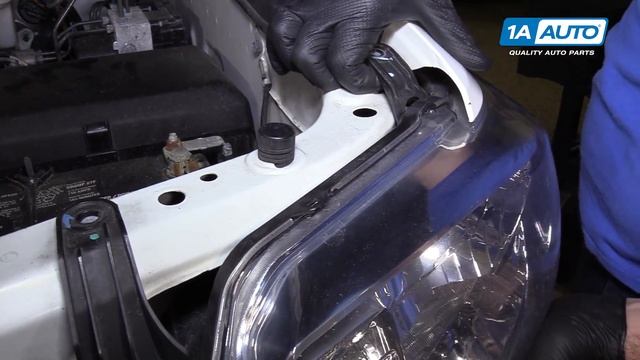 How to Replace Headlight Bulbs14-19 Toyota Tundra смотреть онлайн