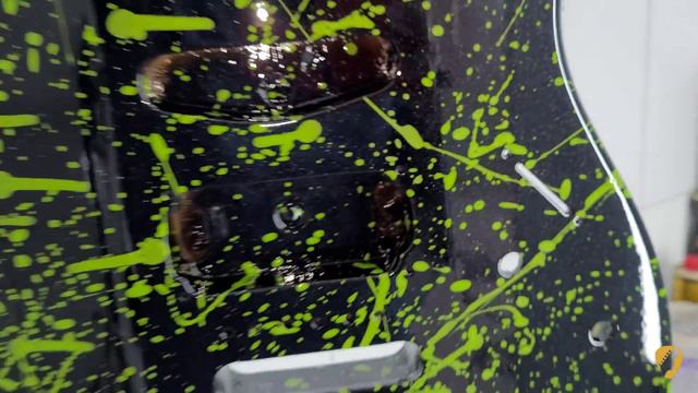 Guitar Super Strato Pintura de respingo - Black alien смотреть онлайн