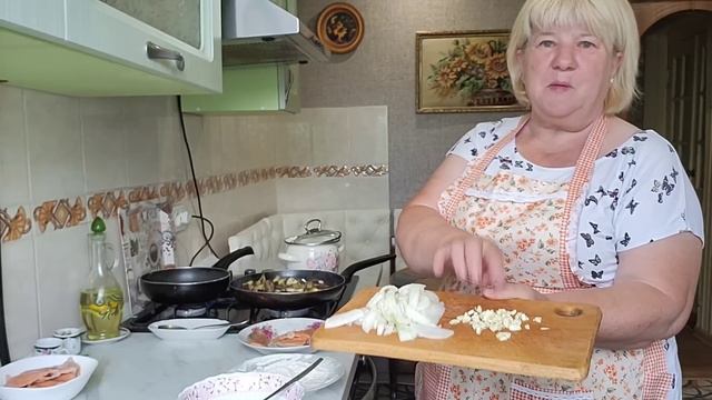 Приготовила уху. Нажарила баклажан. Картошка с курицей в духовке. Нажарила рыбки. смотреть онлайн