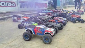 Модели у старта на профессиональном RC треке Орда, Санкт Петербург