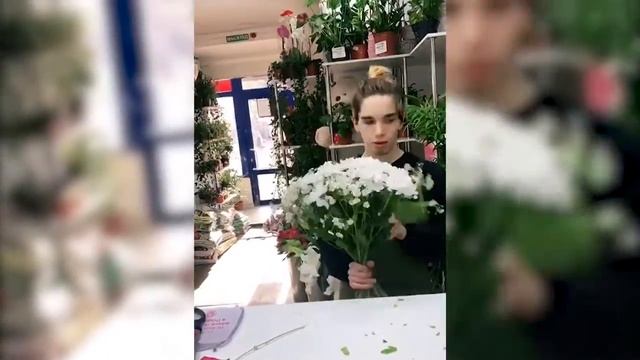 Сборка букета Ромашковое счастье (хризантема с матриаркарией)