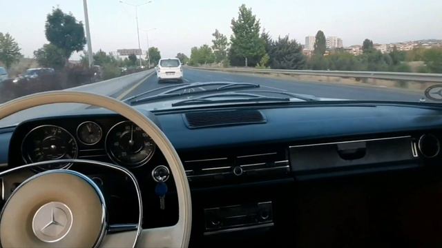 Driving Classic Mercedes w115/220D (the cardigans-my favourite game) смотреть онлайн