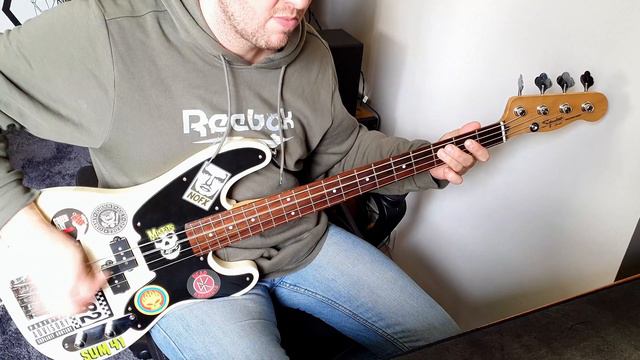 TWCS : THE OFFSPRING - SLIM PICKENS DOES THE RIGHT THINGS AND RIDES THE BOMB TO HELL (BASS COVER) смотреть онлайн