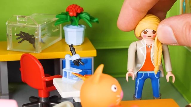 Peppa Pig y Bluey van a la Escuela!