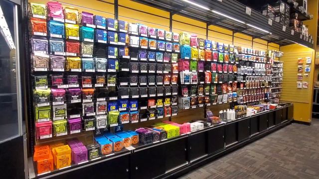 Заходить в гитары магазин покупайте разные страны на вашей гитары, - С большим количеством сделанны смотреть онлайн