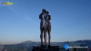 Famous Moving  Ali and Nino Statue the love sculpture in Batumi