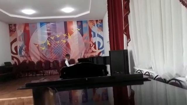 Играем пианино .сонатина, маленькая прелюдия и фламенко.