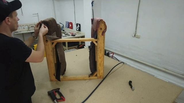 Перетяжка кресла Buoyant Upholstery /DIY/ Chair Restoration