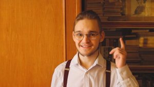 открыл свой книжный магазин! что?