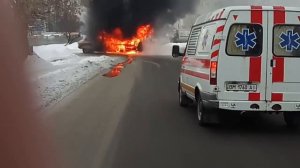 Горит маршрутка в Сумах возле детской обласной