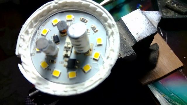 Светодиодная лампа перегорела - восстанавливаем! смотреть онлайн