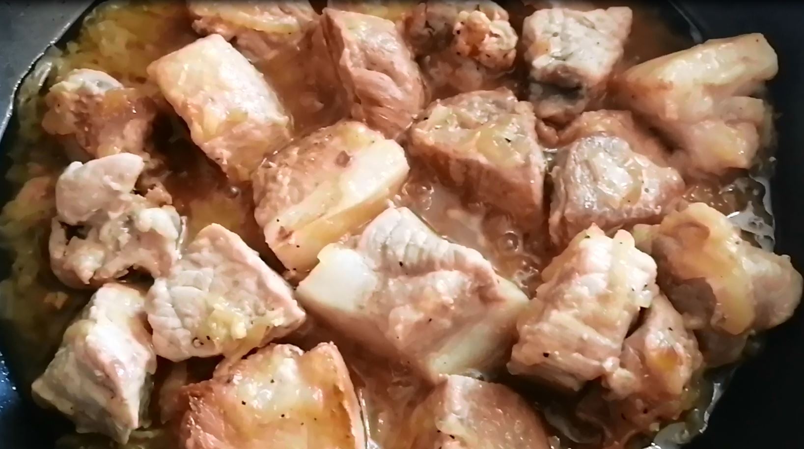 Вкусное тушеное мясо с подливкой. Проще рецепта не придумаешь