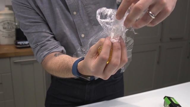 Poached eggs and Cling film смотреть онлайн