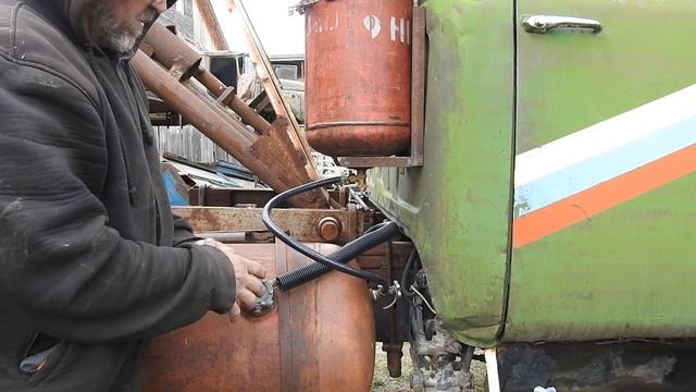 ПЕРЕЛИВАЮ ГАЗ ПРОПАН В АВТО из бытового баллона смотреть онлайн