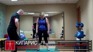 Как научить женщину правильно приседать? Фитнес после 50-ти. Обязательно читать описание под видео.