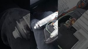 Снимаем моторчик печки на автомобиле BMW E81.